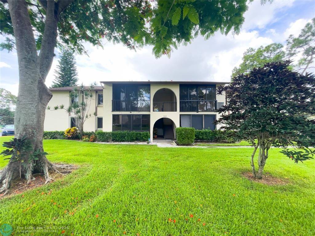 Greenacres, FL 33463,340 Knotty Pine Cir  #B2