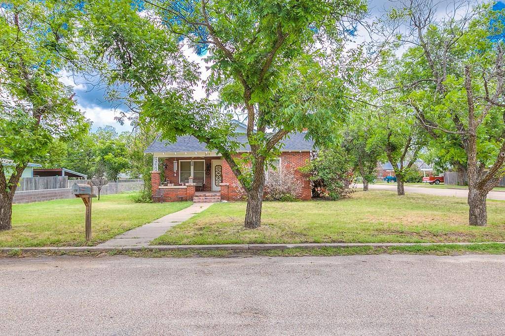 Ballinger, TX 76821,211 Largent Ave