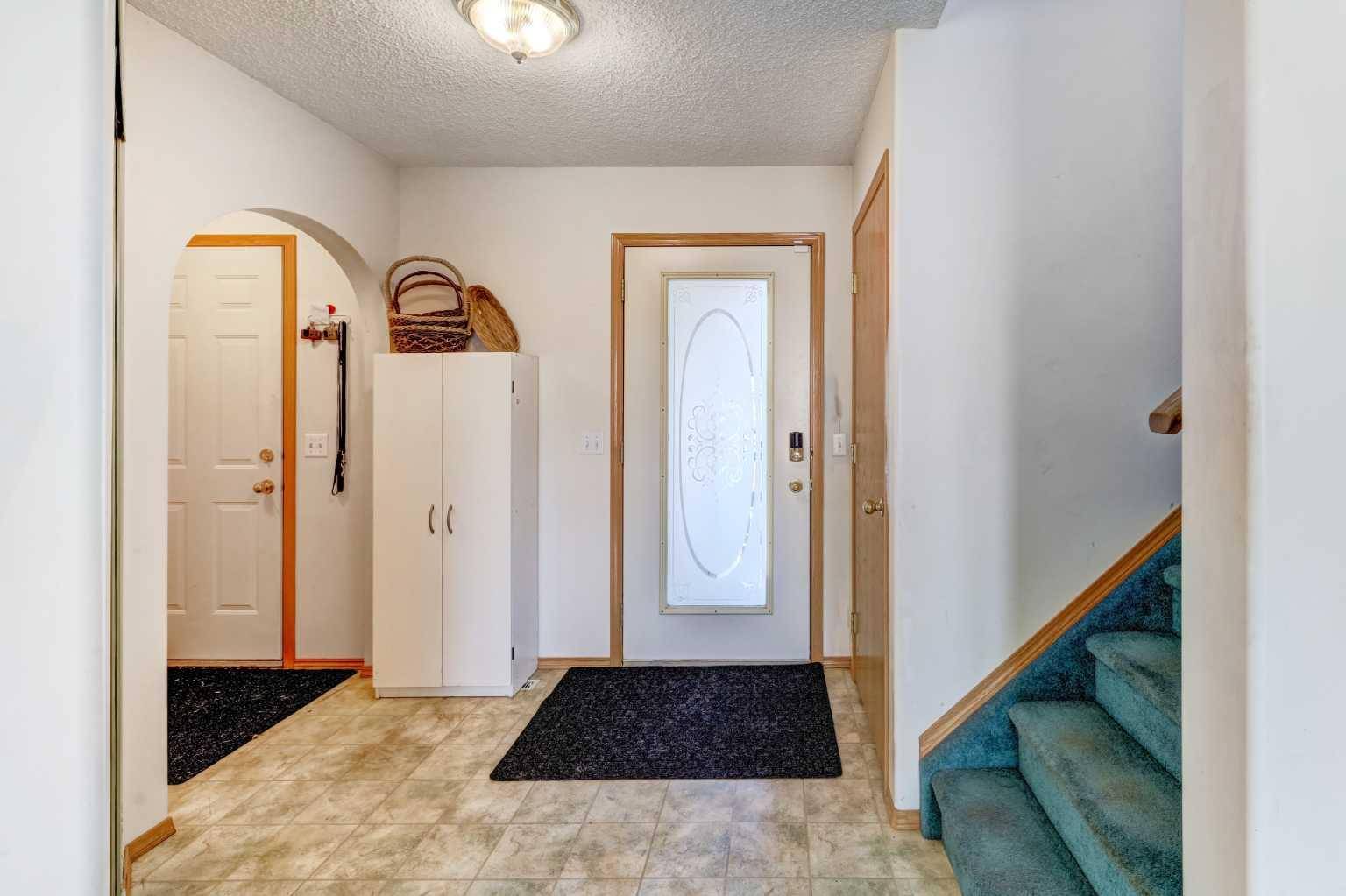 Airdrie, AB T4B 2J8,364 Woodside CIR NW