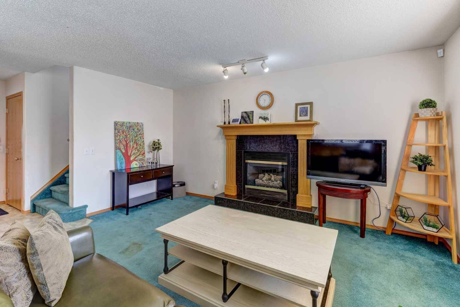 Airdrie, AB T4B 2J8,364 Woodside CIR NW