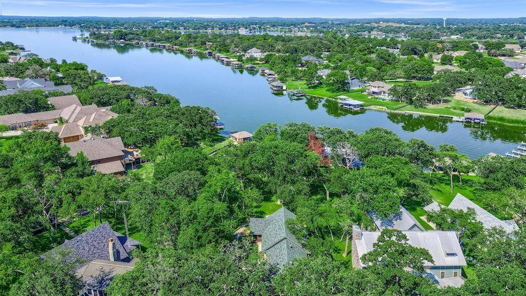 Lake Kiowa, TX 76240,802 Kiowa Drive E