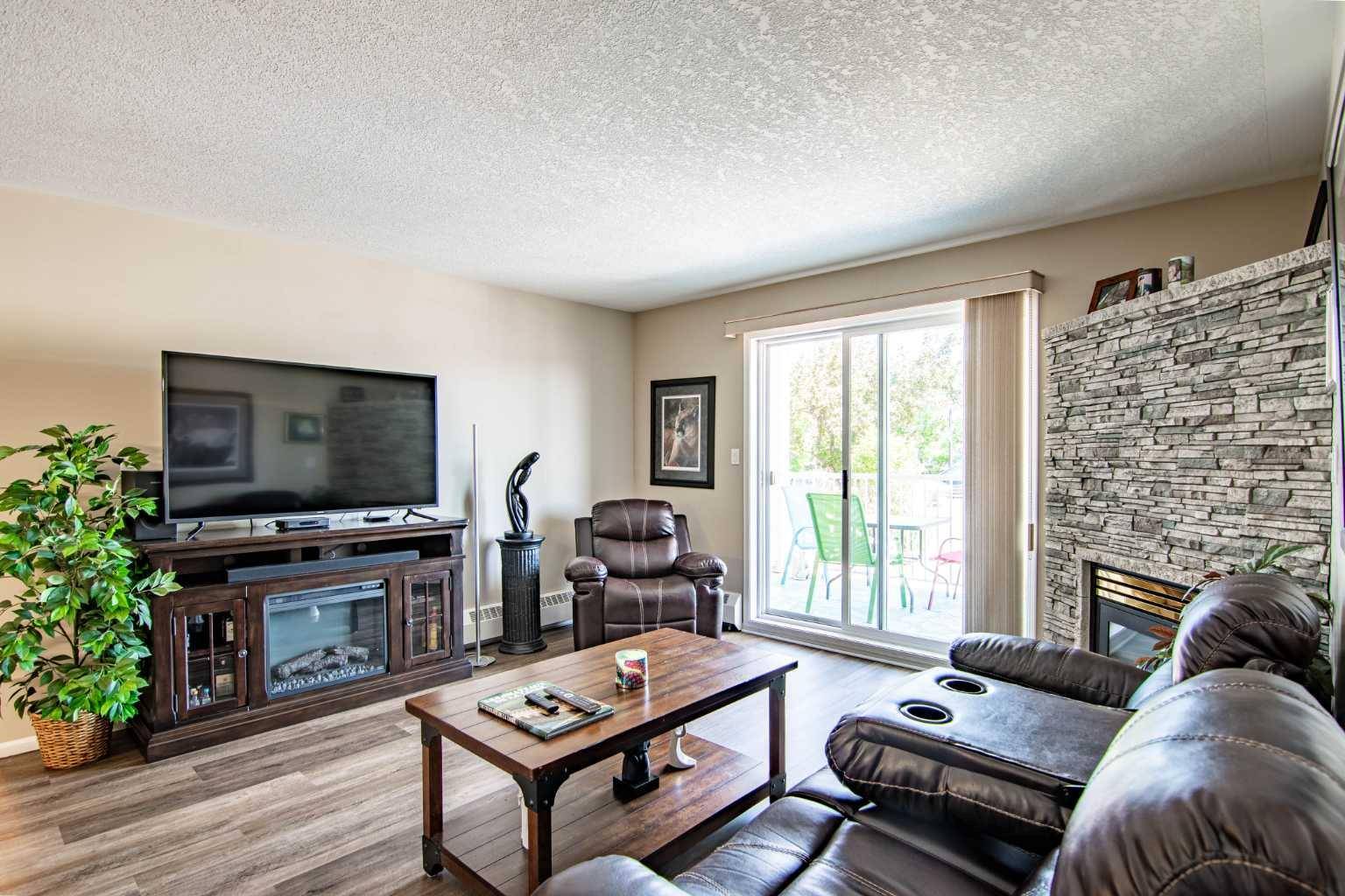 Sylvan Lake, AB T4S 1T2,5435 Lakeshore DR #101