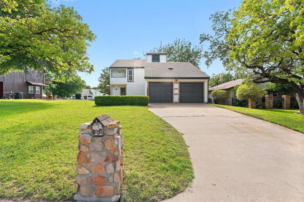 Azle, TX 76020,608 Harbor Circle