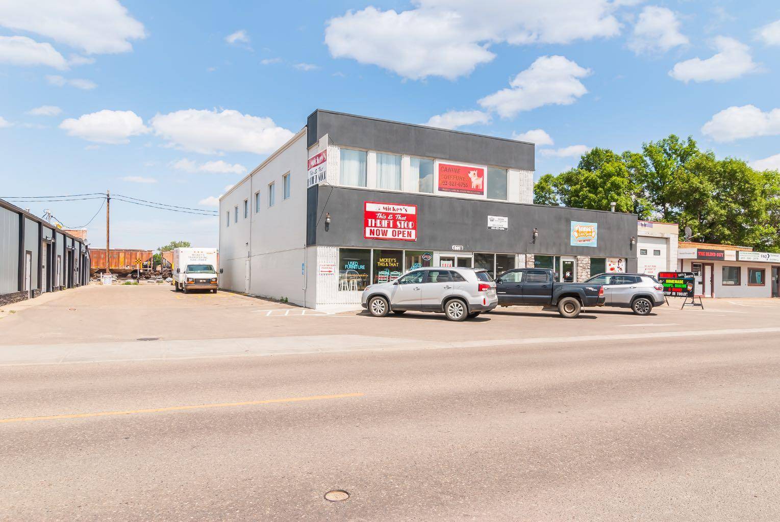 Medicine Hat, AB T1A2V8,677B South Railway ST SE