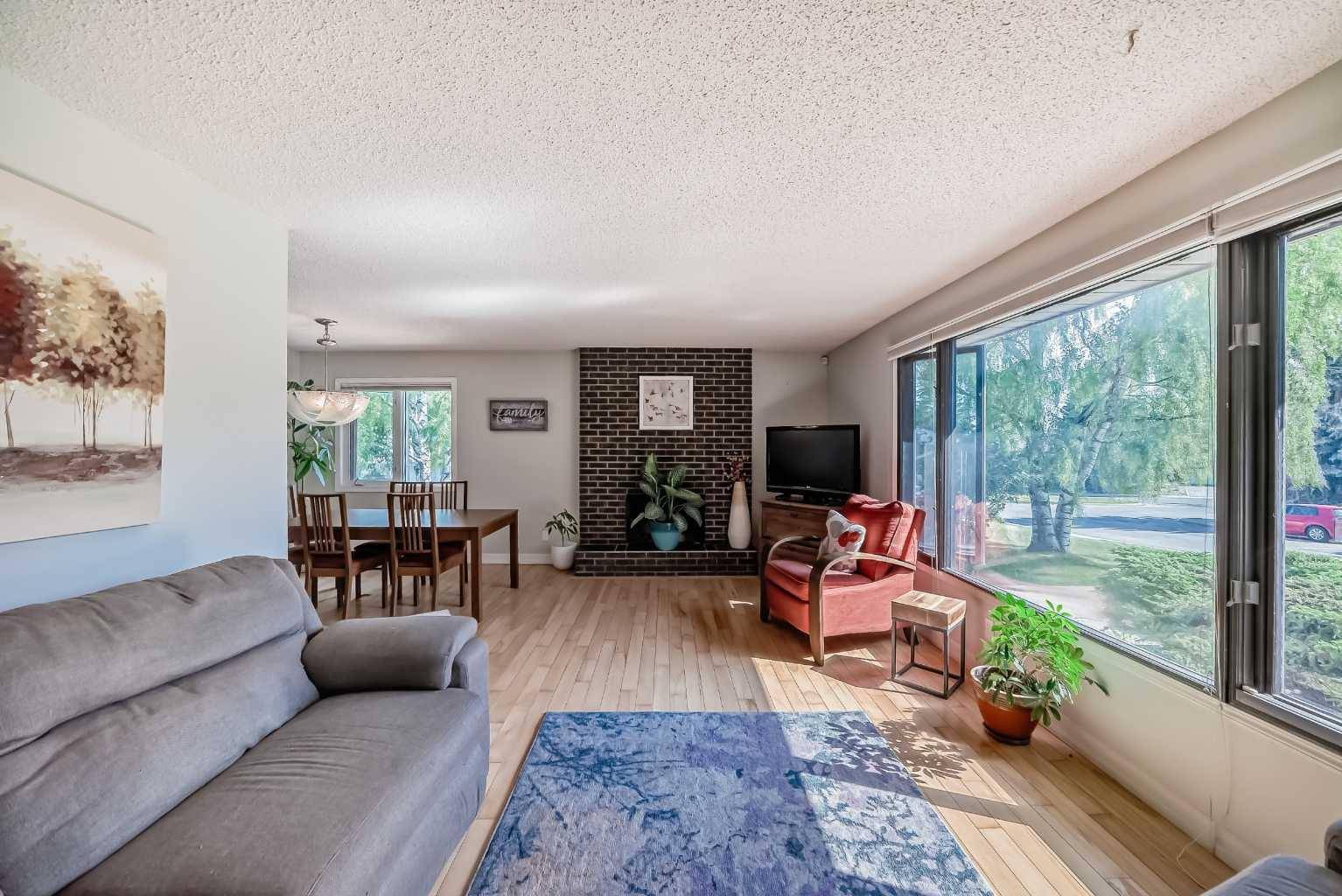 Calgary, AB T2L 1X3,3379 Breton Close NW