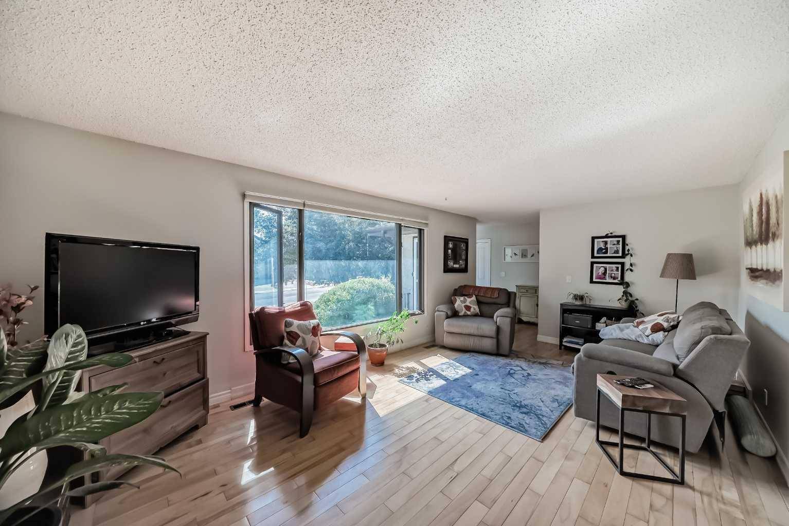 Calgary, AB T2L 1X3,3379 Breton Close NW