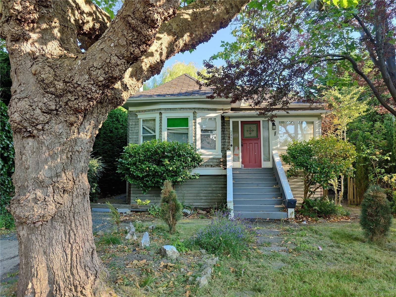 Oak Bay, BC V8S 2X1,2377 Zela St