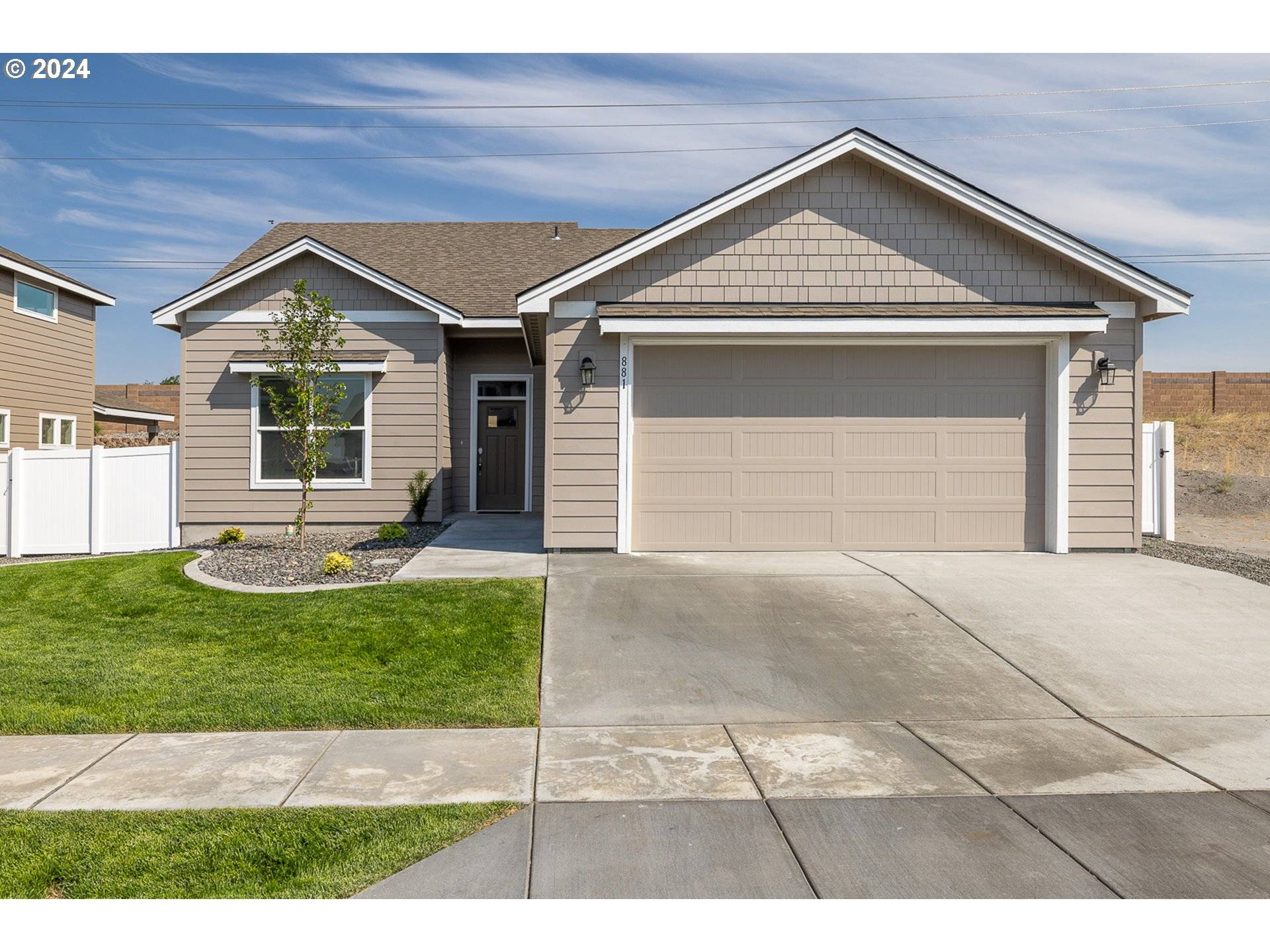 Hermiston, OR 97838,881 E AUTUMN AVE