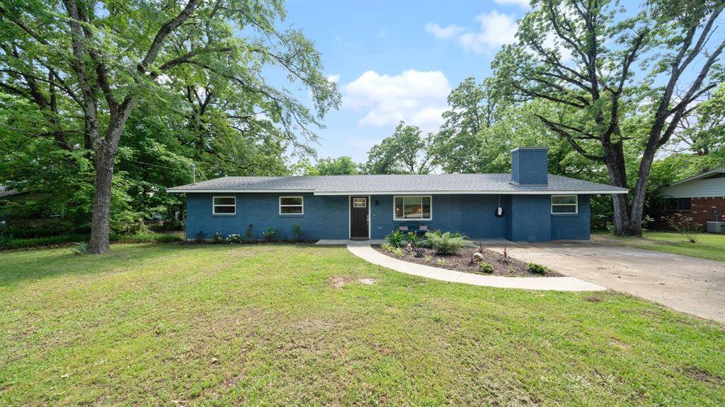 Grand Saline, TX 75140,218 N Oaks Drive