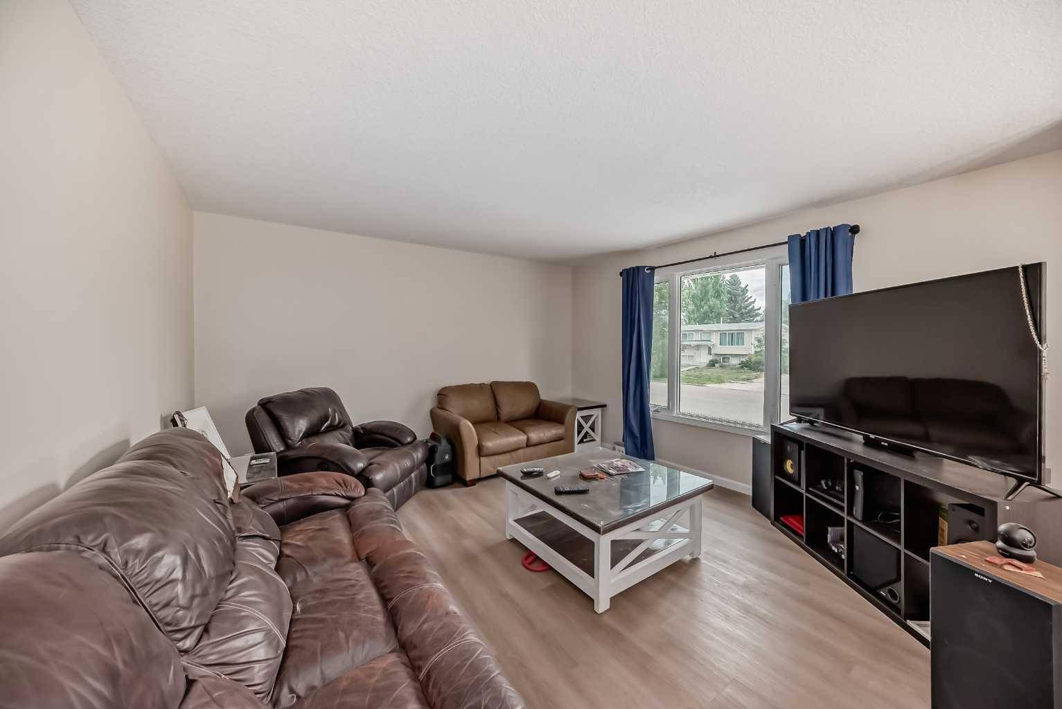 Lethbridge, AB T1H4R1,2306 18 ST N