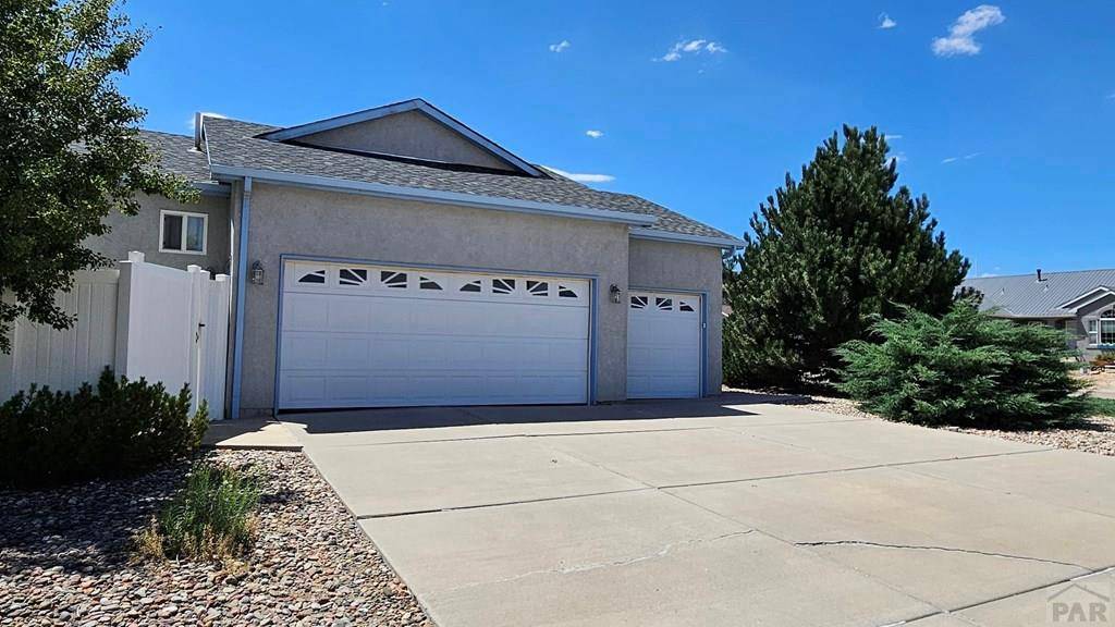 Pueblo, CO 81008,5158 Crested Hill Dr