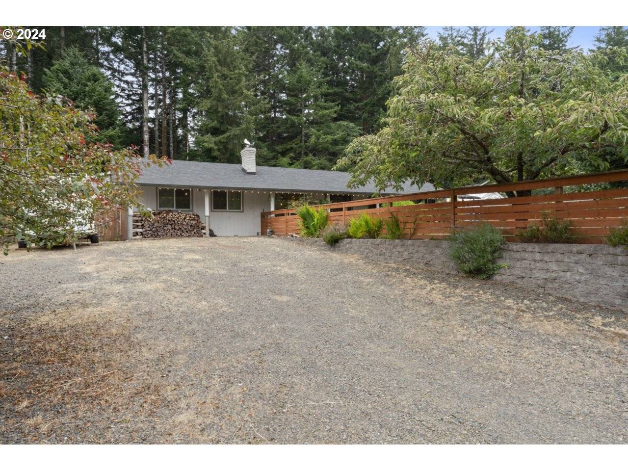 Florence, OR 97439,5236 HILLTOP DR