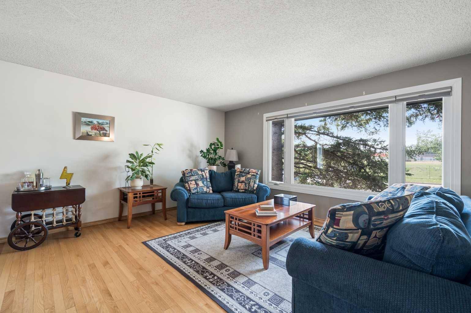 Calgary, AB T3A 1P9,5632 Dalhousie DR NW