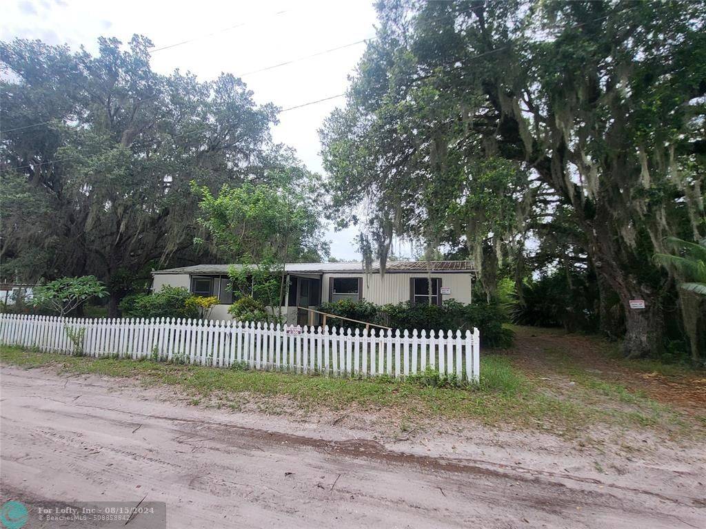 Lorida, FL 33857,15 Country Rd