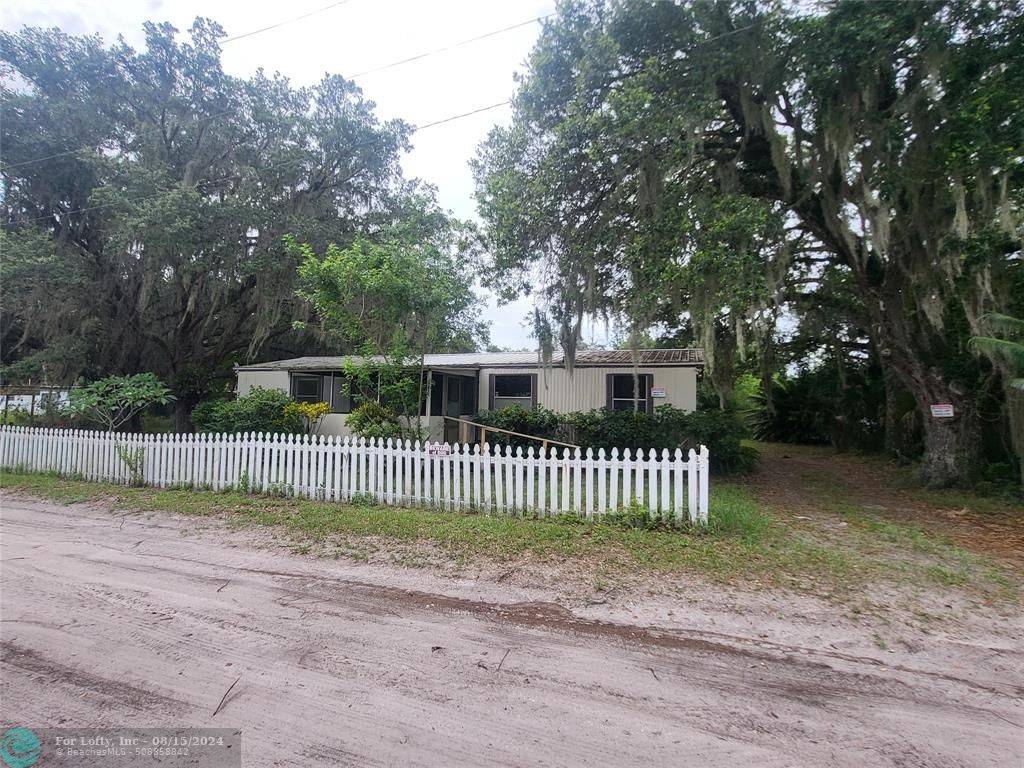 Lorida, FL 33857,15 Country Rd