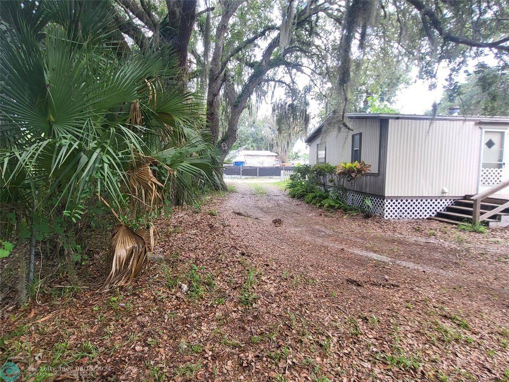 Lorida, FL 33857,15 Country Rd