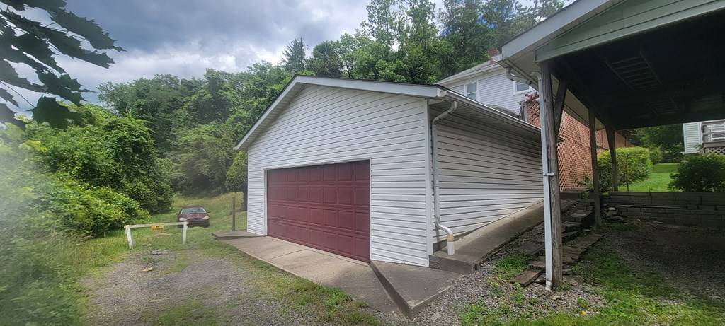 Weirton, WV 26062,516 Garden Way