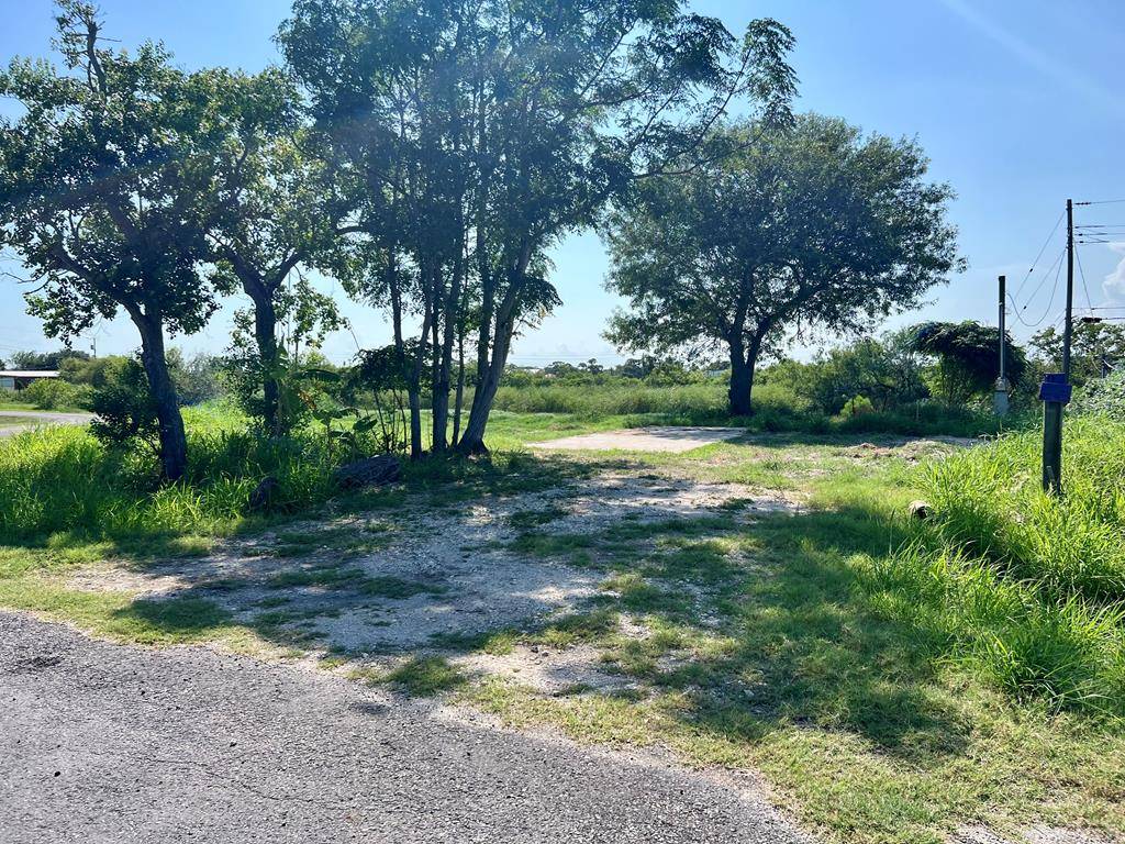 Rockport, TX 78382,207 GRAPEVINE DR