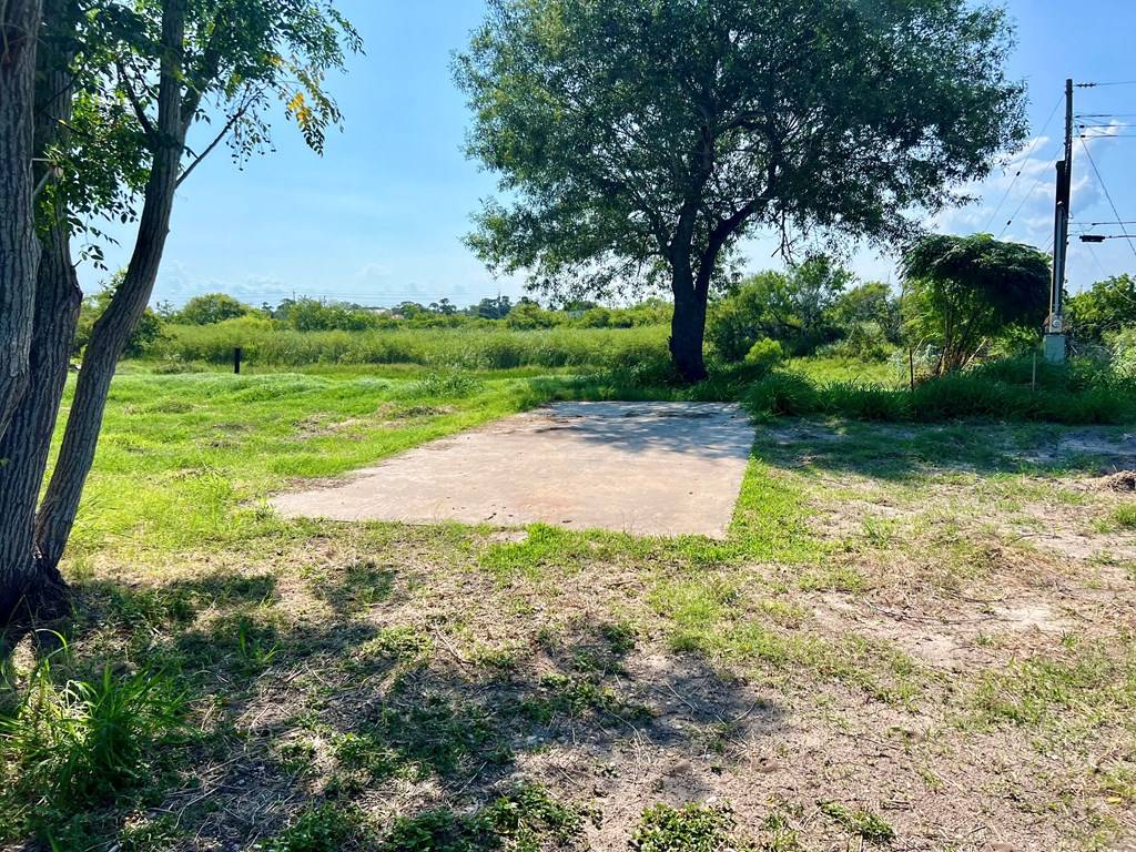 Rockport, TX 78382,207 GRAPEVINE DR