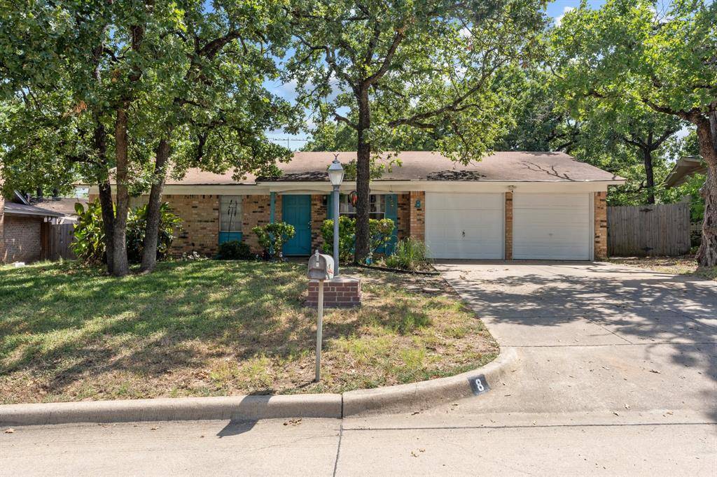 Bedford, TX 76022,8 Regents Park