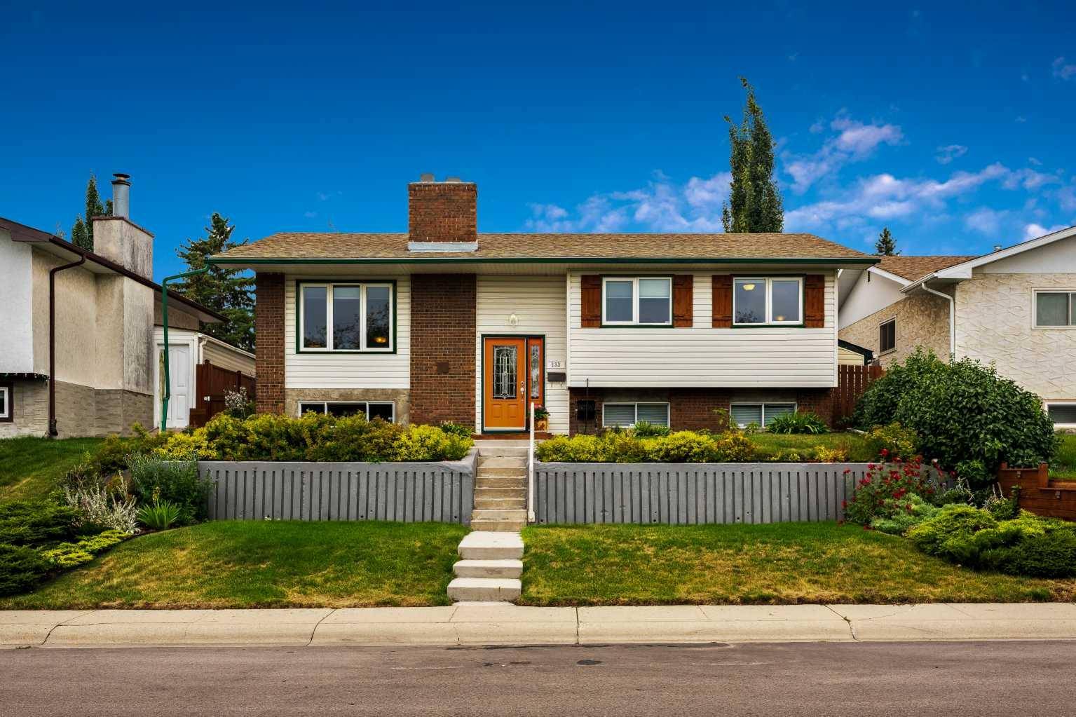 Calgary, AB T1Y 1J2,133 Rundleview Close NE