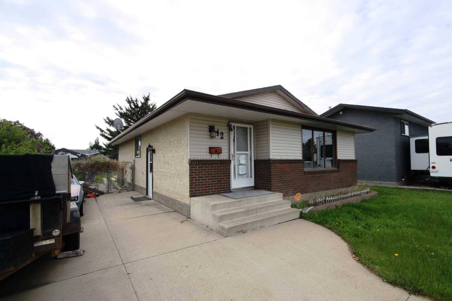 Medicine Hat, AB T1B 2W5,42 Ewart CRES SE