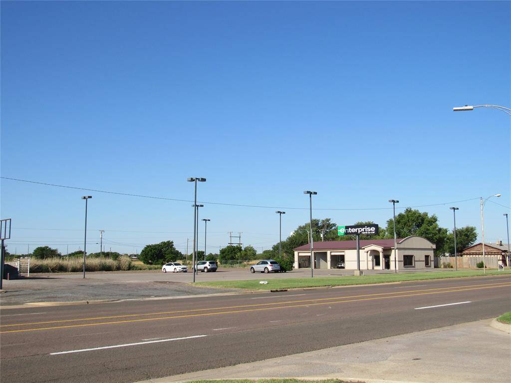 Altus, OK 73521,1904 E Broadway Street