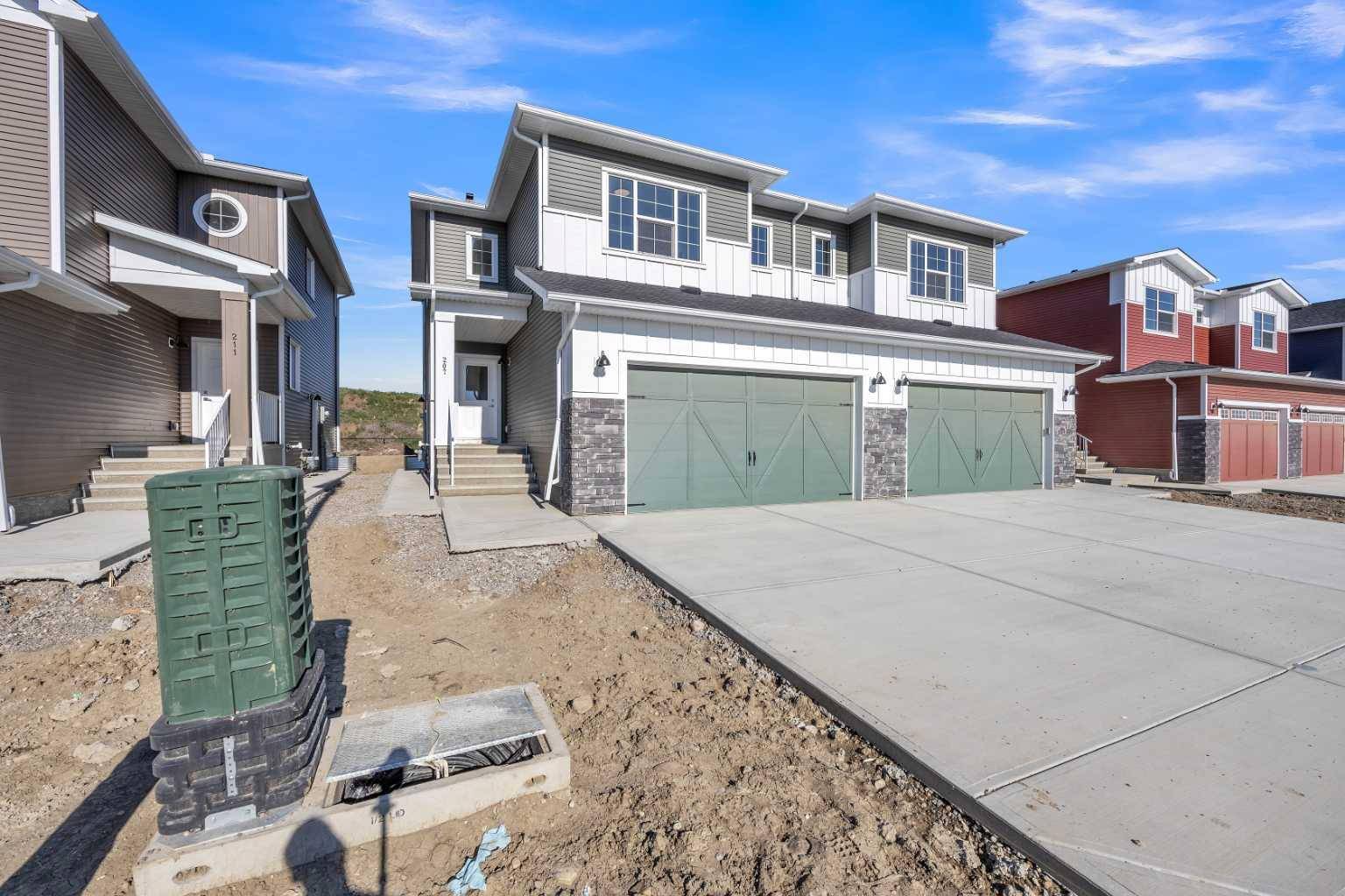 Chestermere, AB T1X 2X3,207 Dawson Wharf Rise