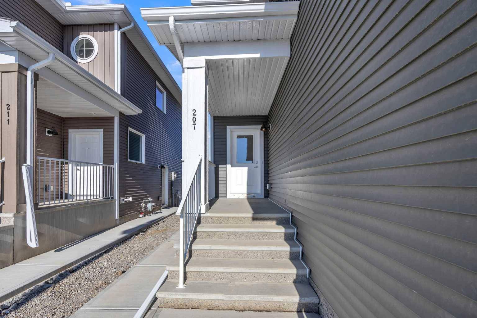 Chestermere, AB T1X 2X3,207 Dawson Wharf Rise