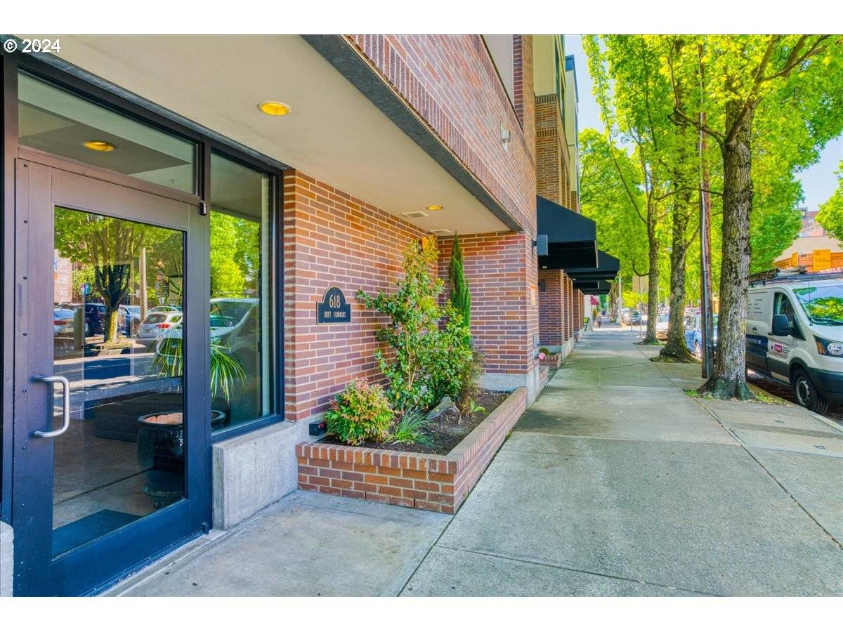 Portland, OR 97209,618 NW 12TH AVE #307