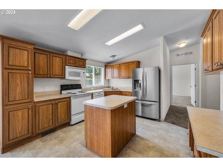 Redmond, OR 97756,762 NE Sioux CT