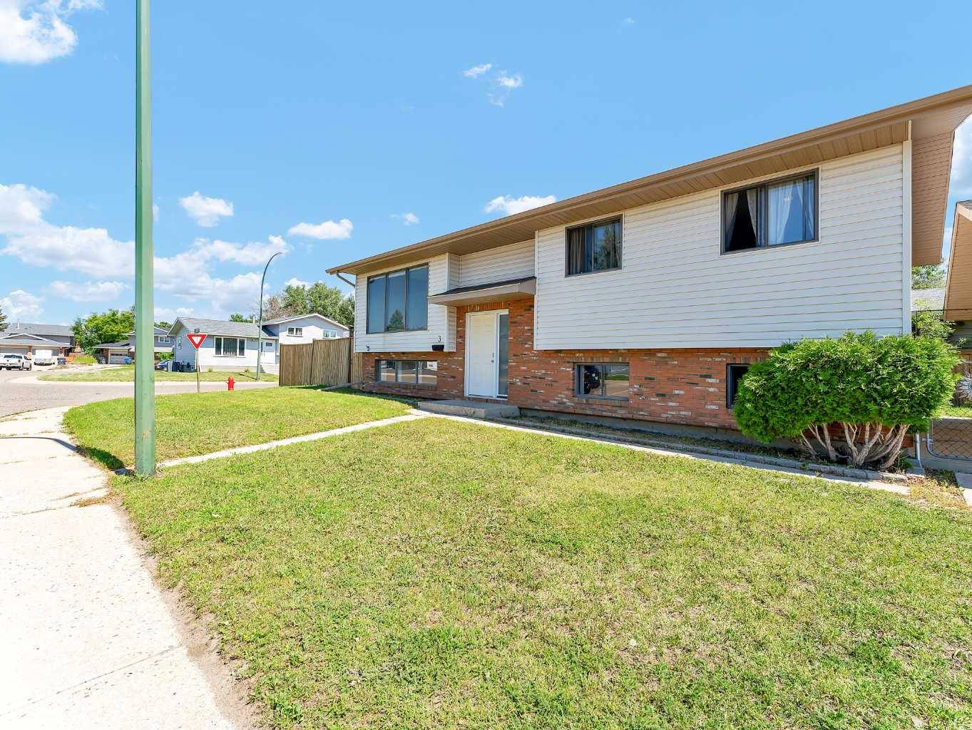 Medicine Hat, AB T1B 2L6,3 Rossmere PL SE