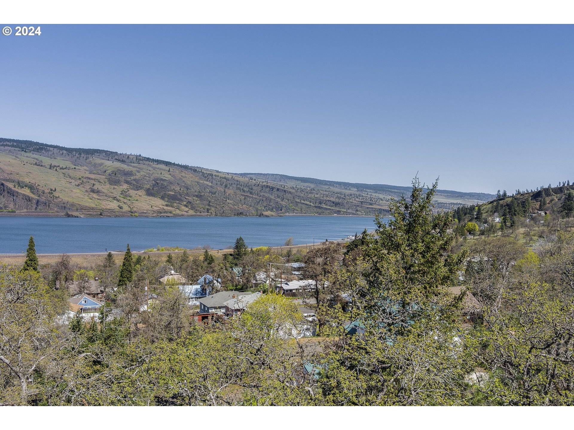 Mosier, OR 97040,775 Fifth AVE #23