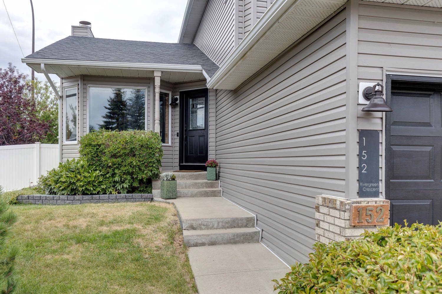 Calgary, AB T2C 3V6,152 Rivergreen CRES SE