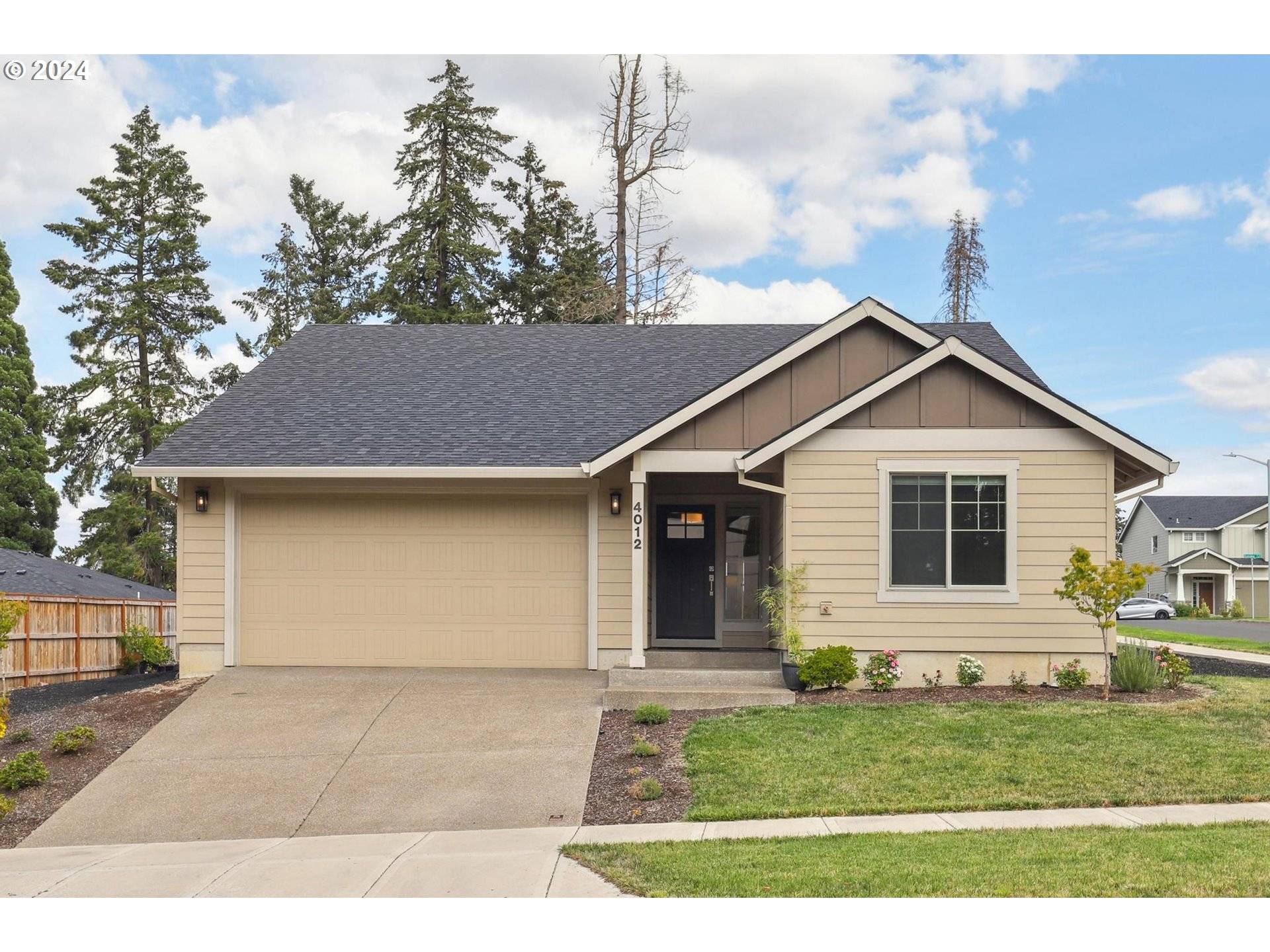 Salem, OR 97302,4012 VILLAGE CENTER DR SE