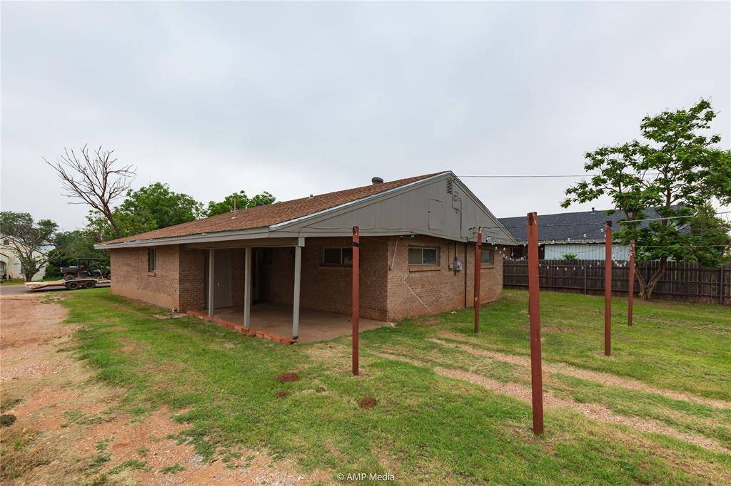 Rotan, TX 79546,504 E Beauregard