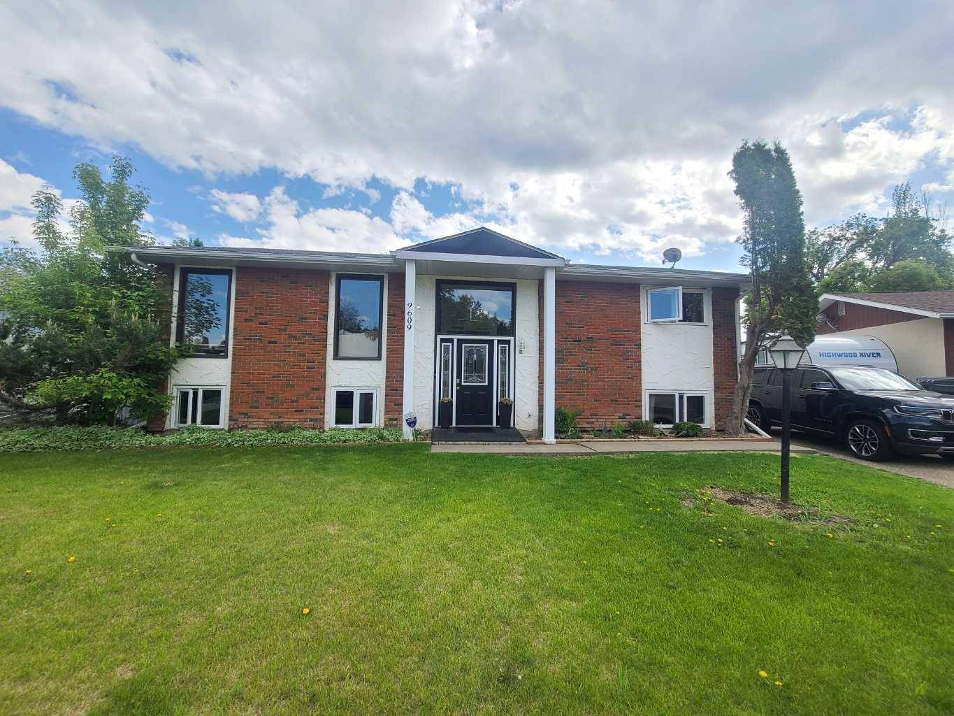 Peace River, AB T8S 1E7,9609 80 AVE