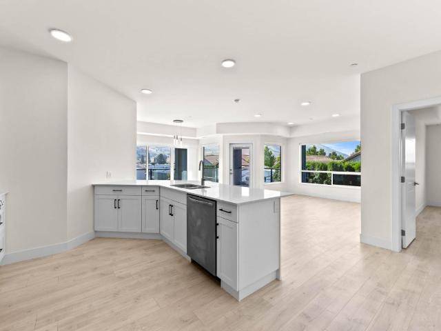 Kamloops, BC V2B 8M8,102 651 DUNES DRIVE