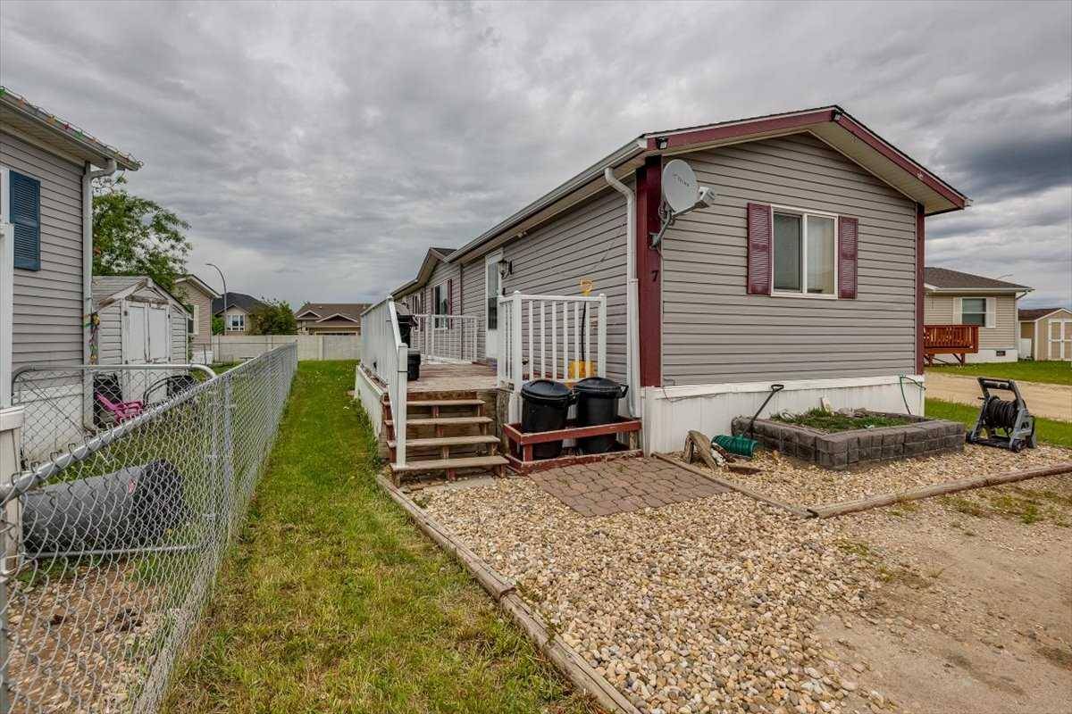 Lacombe, AB T4L 0B4,15 Mackenzie Ranch Way #7