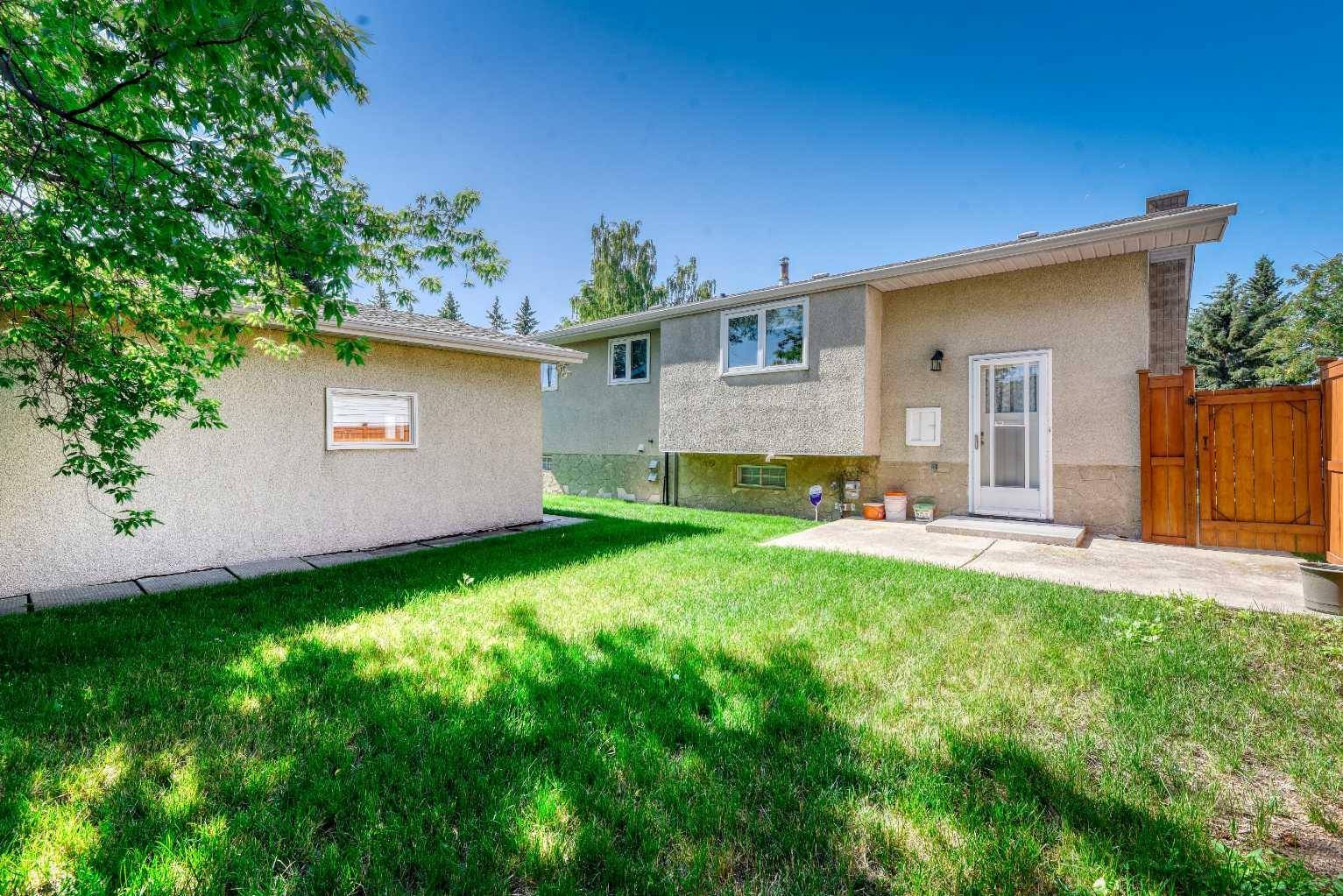 Calgary, AB T2L 1Z4,5698 Brenner CRES NW