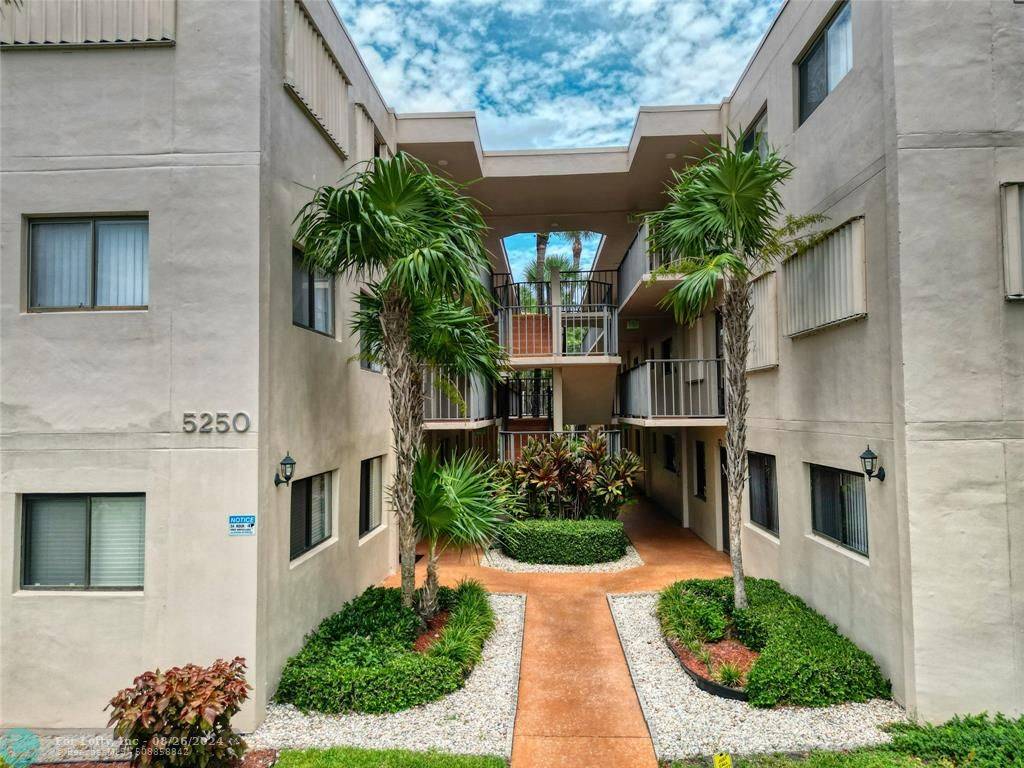 Delray Beach, FL 33484,5250 Las Verdes Cir  #212