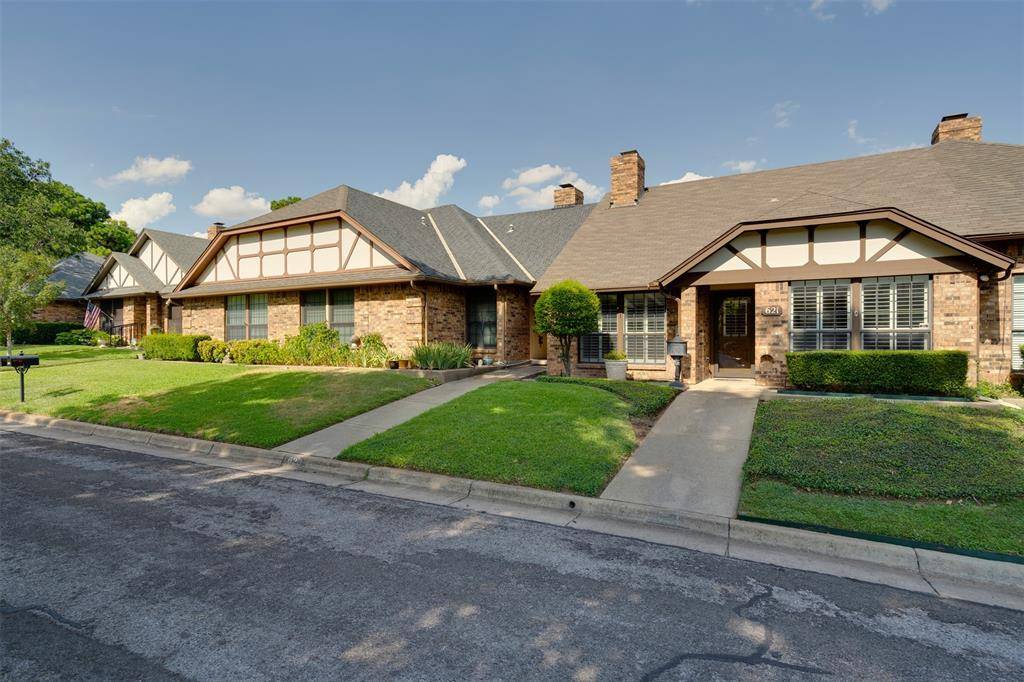 Arlington, TX 76012,621 Windgate Court