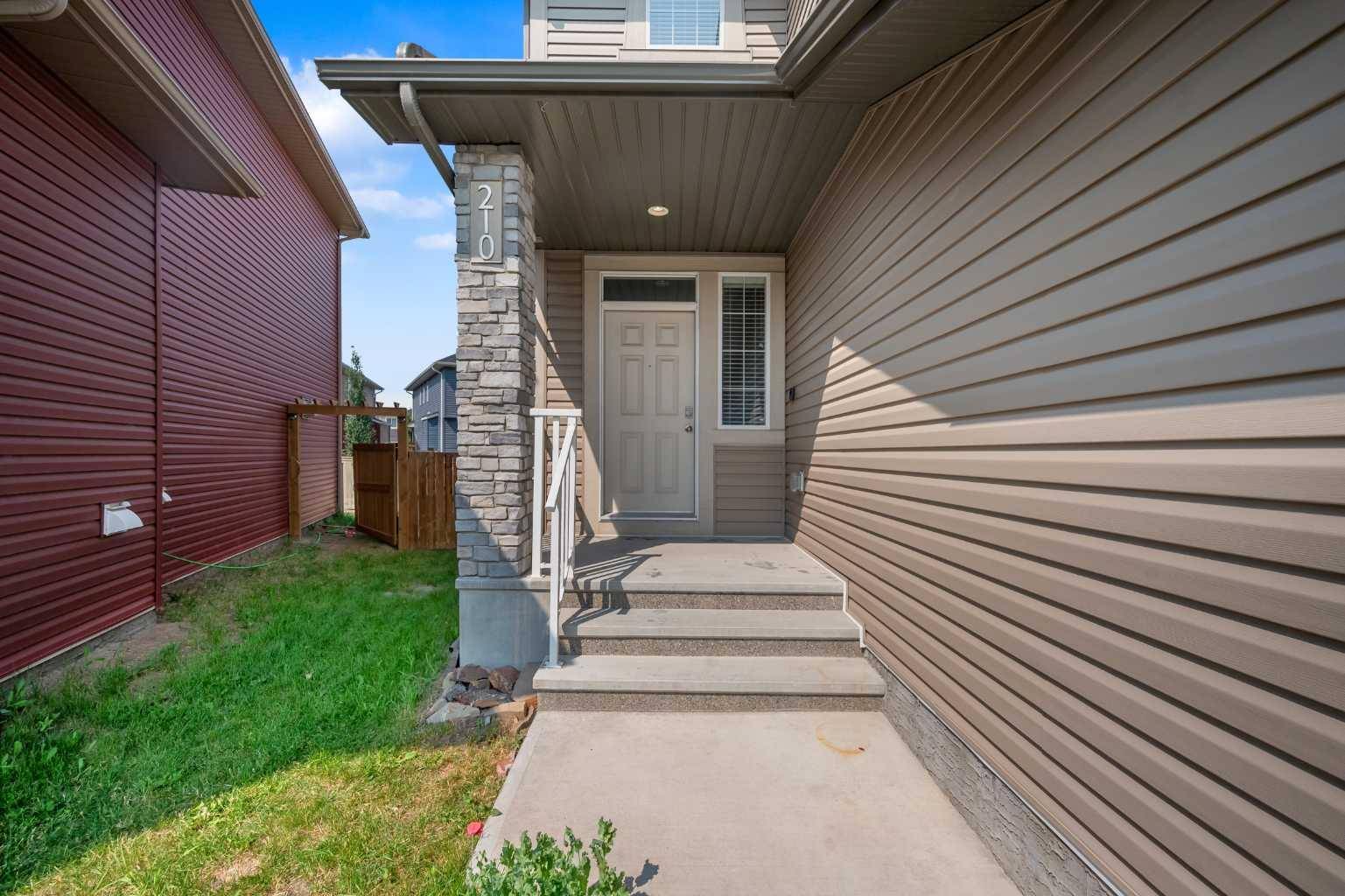 Airdrie, AB T4B 5A7,210 Bayview CIR SW