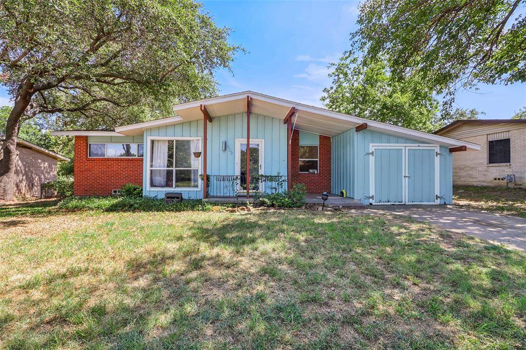 Hurst, TX 76053,609 Pine Street