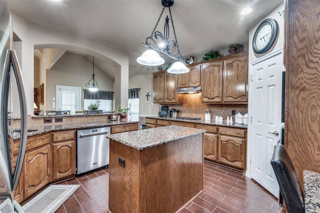 Kennedale, TX 76060,916 Sunrise Drive