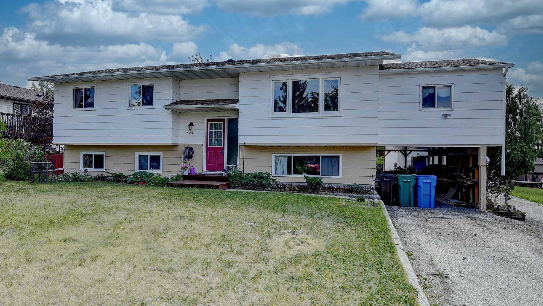 Beaverlodge, AB T0H 0C0,734 Oak DR