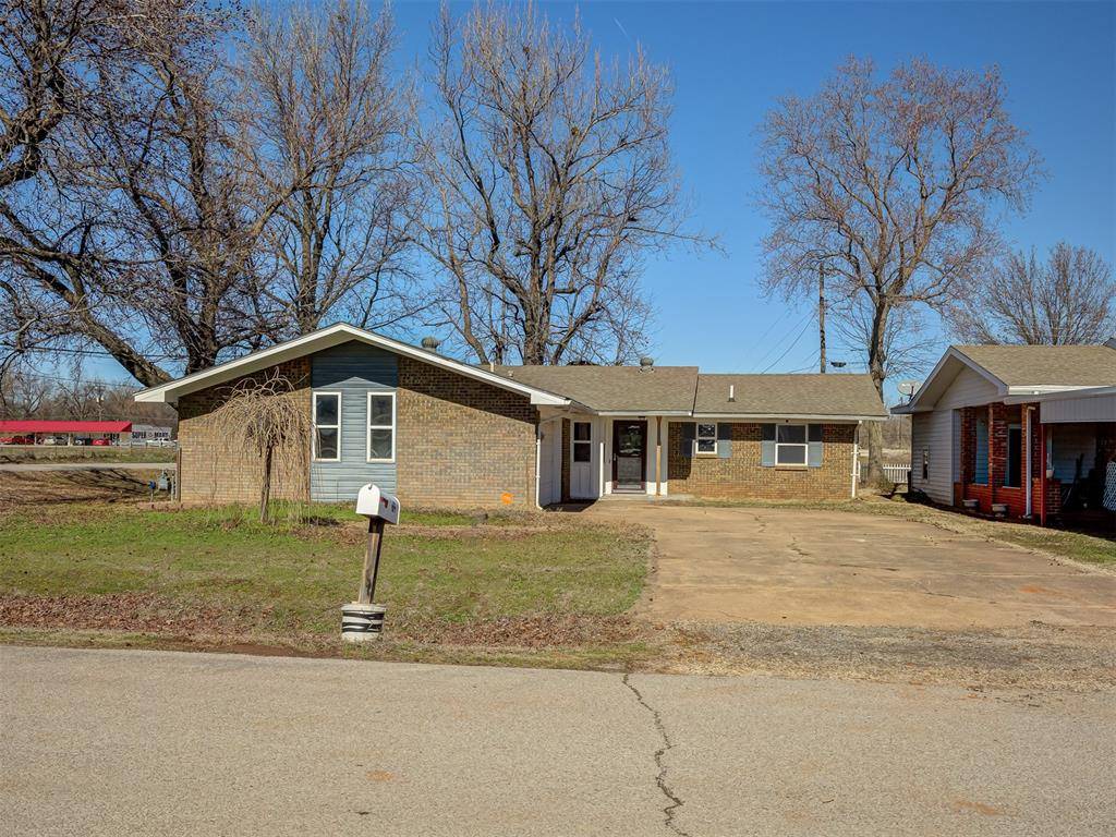 Maysville, OK 73057,102 S Magers Avenue