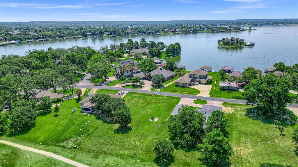 Lake Kiowa, TX 76240,822 Kiowa Drive W