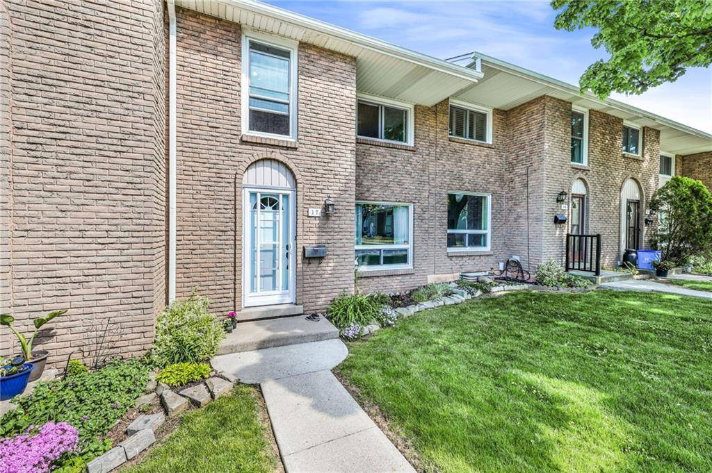151 Gateshead Crescent #17, Hamilton, ON L8G 3W1