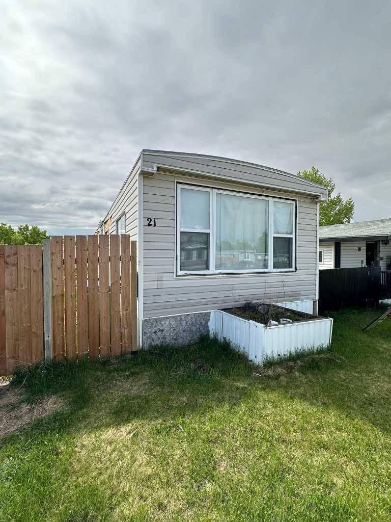 Beaverlodge, AB T0H0C0,600 14 ST ##21